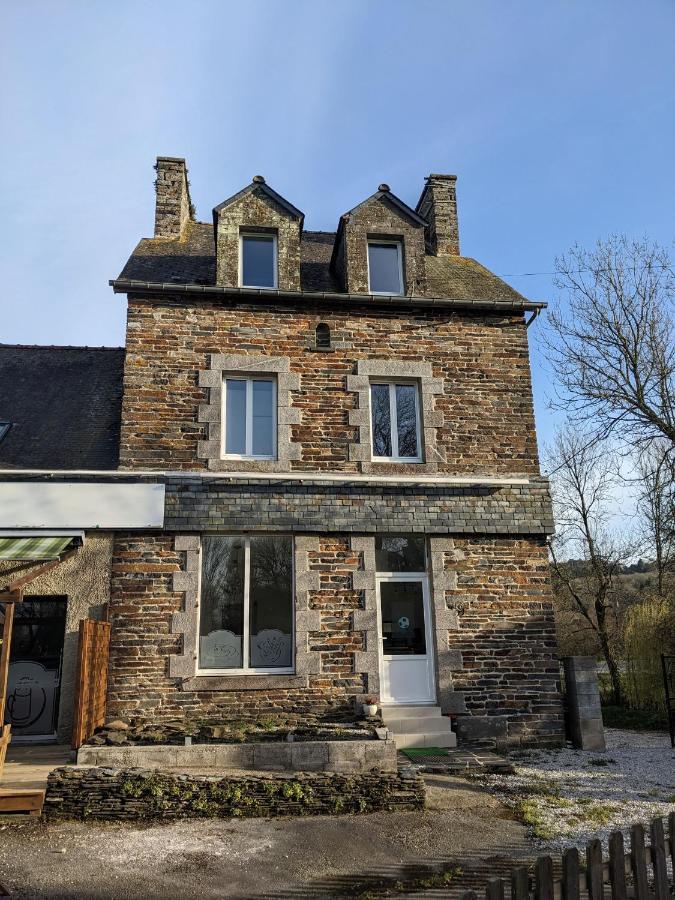 Auberge Des Trains Mythiques Chambres D'Hotes A Gouarec Au Pied De La Velodyssee Laniscat Exterior photo